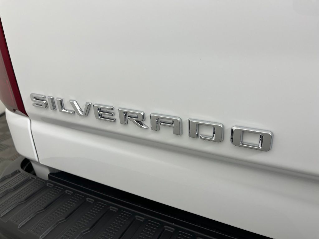 Thumbnail: 2026 Chevrolet Silverado 2500 - 21