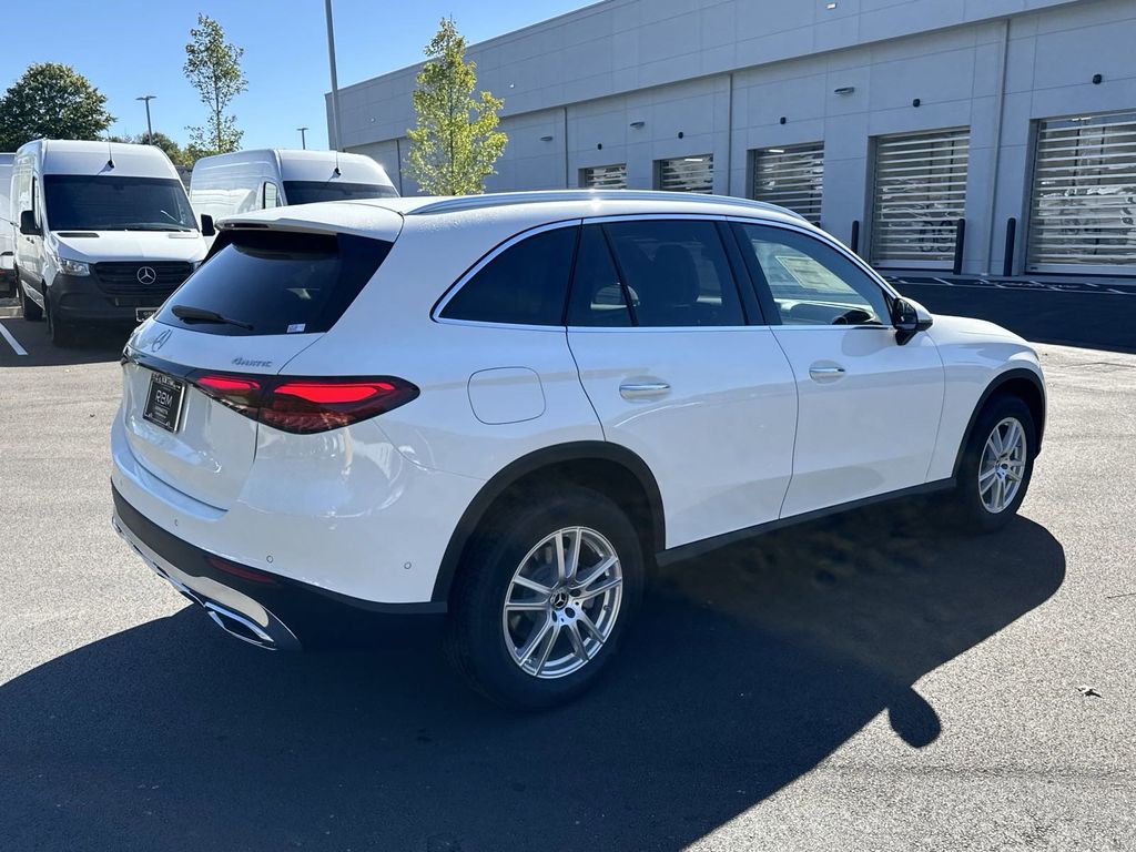 2025 Mercedes-Benz GLC GLC 300 8