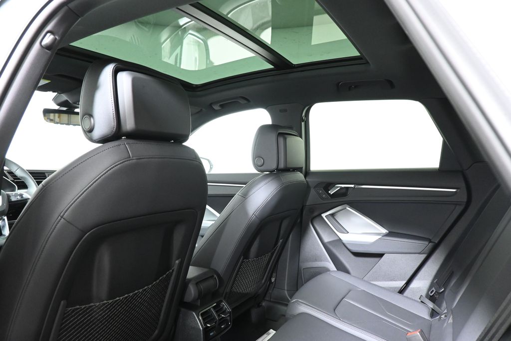 Thumbnail: 2025 Audi Q3 - 26