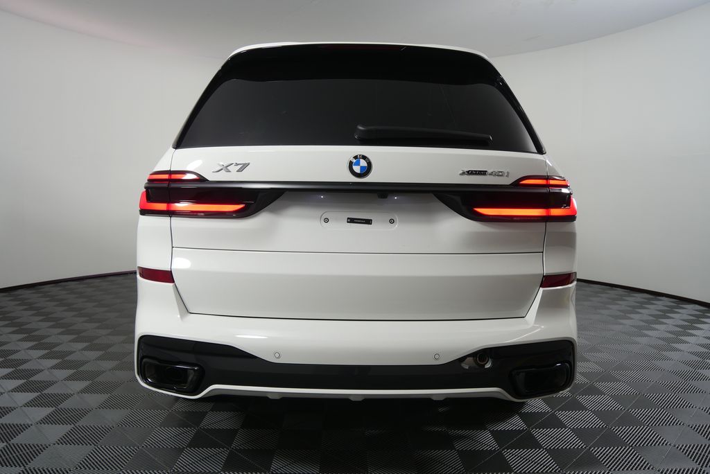 Thumbnail: 2026 BMW X7 - 4