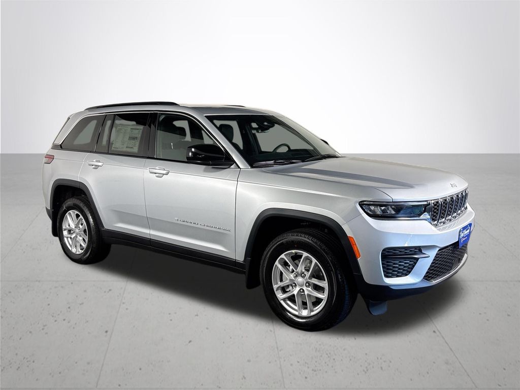 2025 Jeep Grand Cherokee Laredo X photo 4