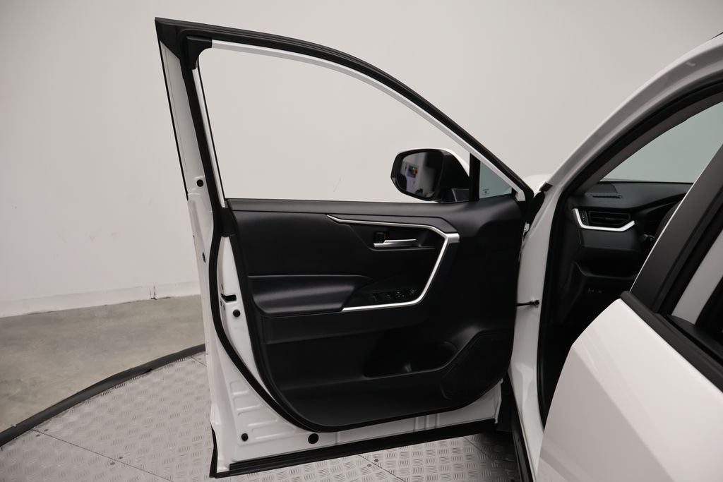 Thumbnail: 2024 Toyota RAV4 - 16