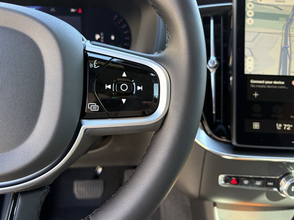 New 2026 Crystal White Volvo B6 Plus 7-Seater image 17