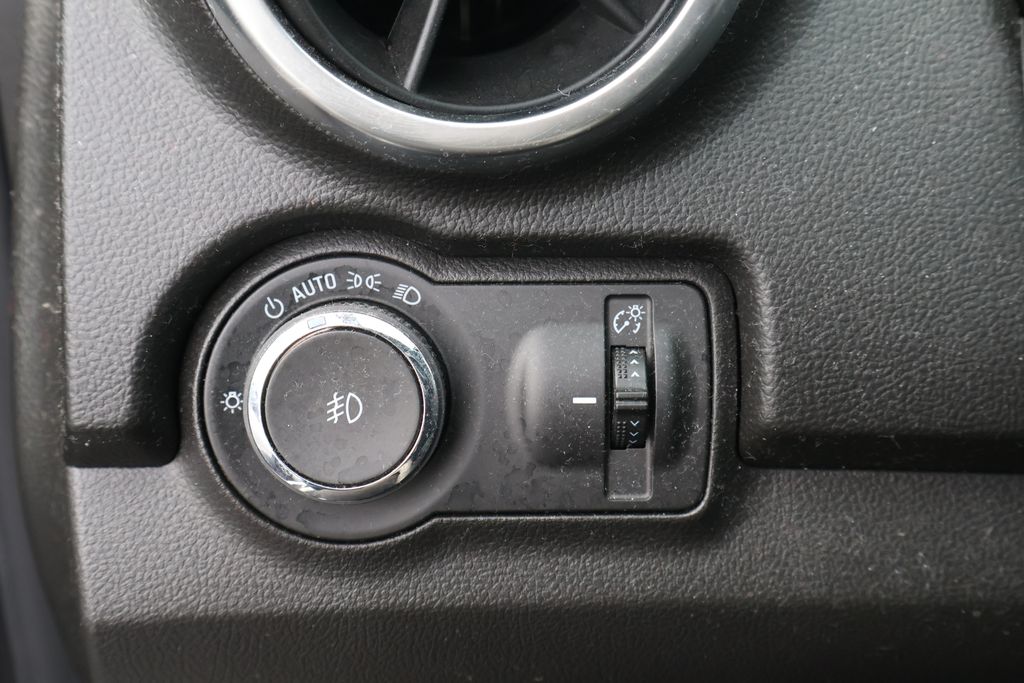 Thumbnail: 2016 Chevrolet Trax - 14