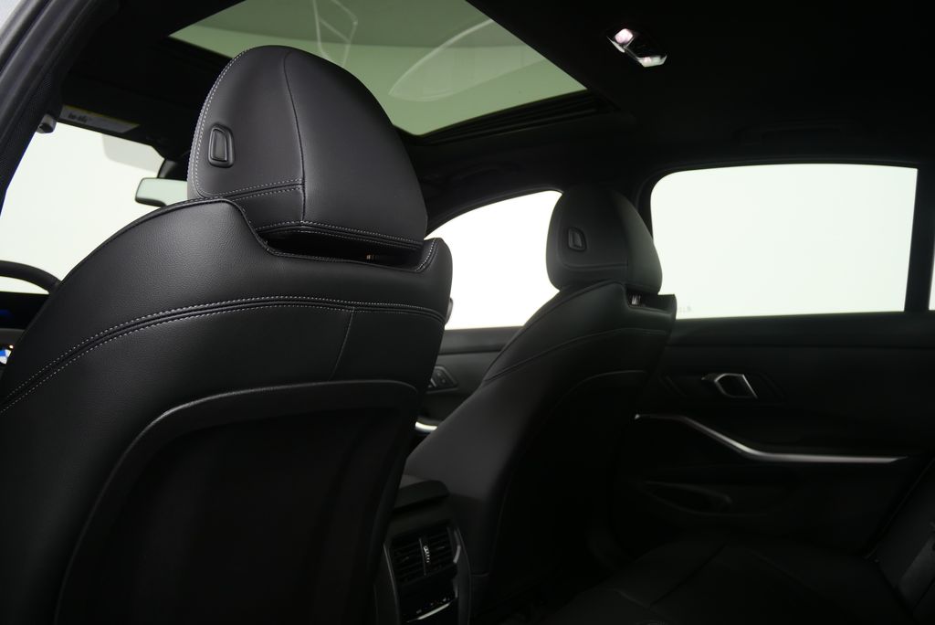 Thumbnail: 2025 BMW 3 Series - 16