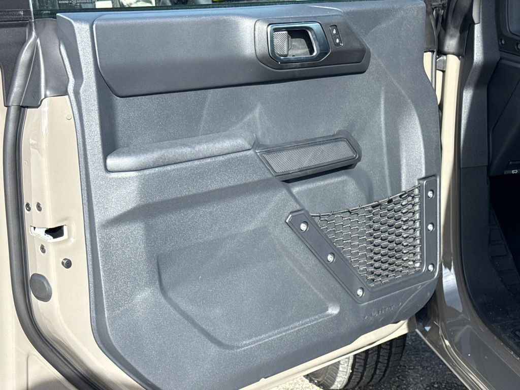 2025 Ford Bronco Base photo 6
