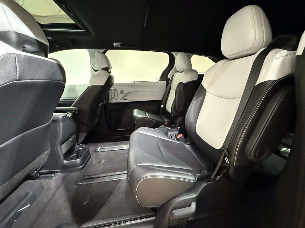 Thumbnail: 2025 Toyota Sienna - 20