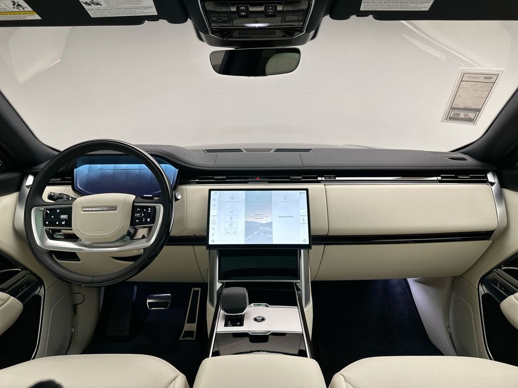 2025 Land Rover Range Rover SE 8