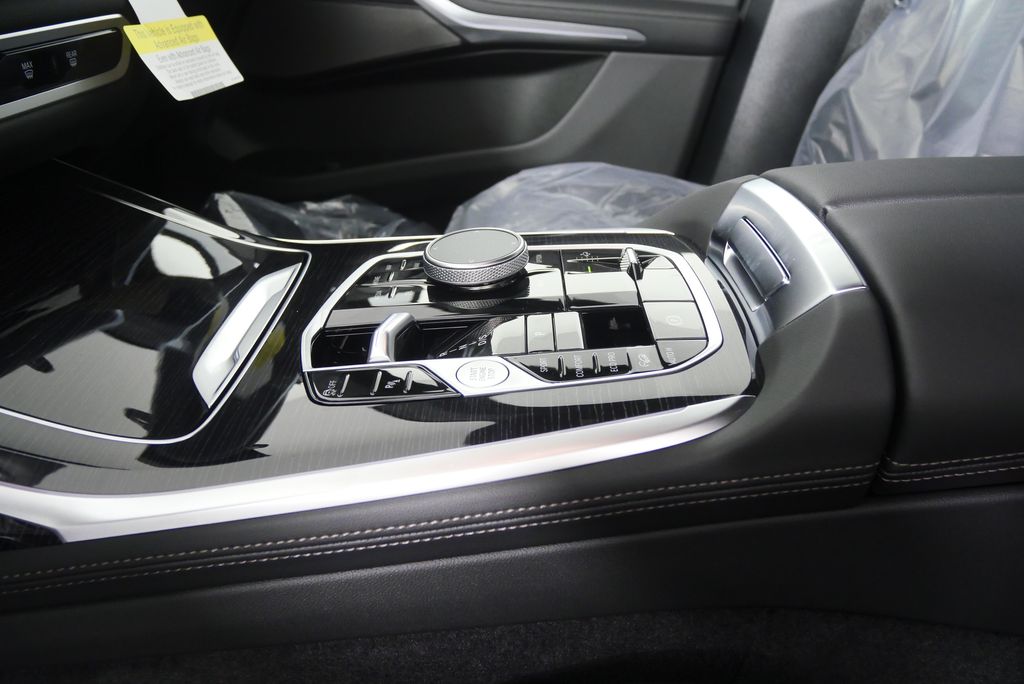 Thumbnail: 2026 BMW X7 - 24