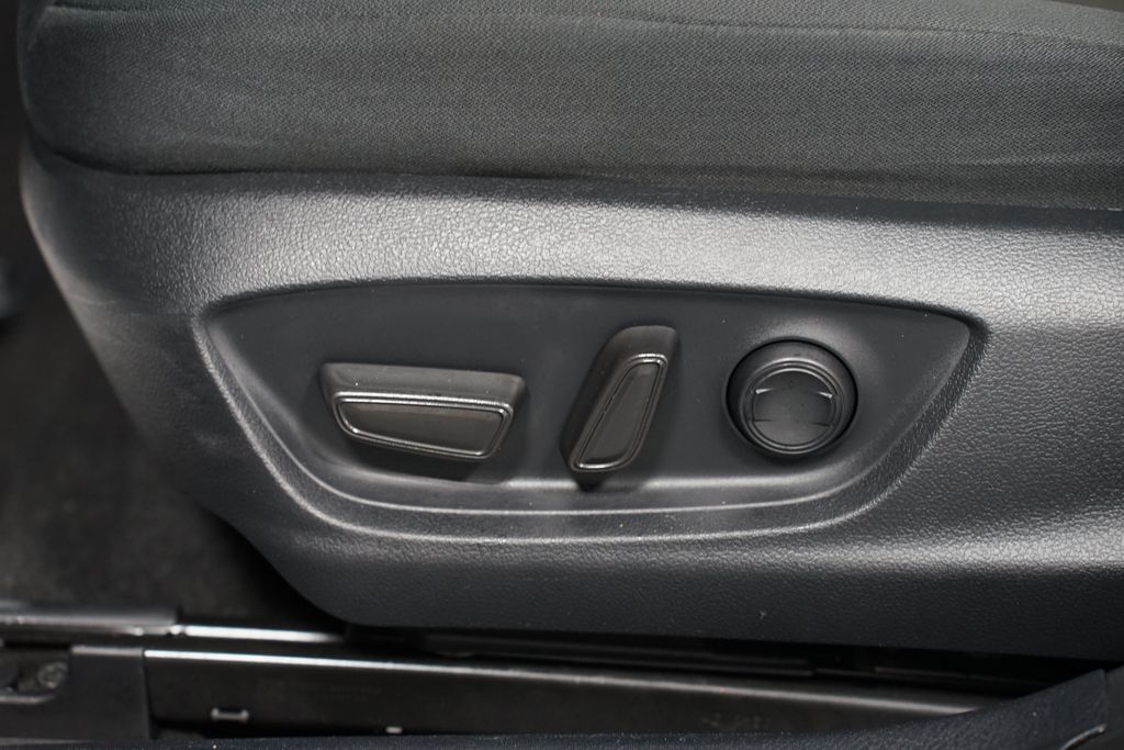 Thumbnail: 2023 Toyota Camry - 30