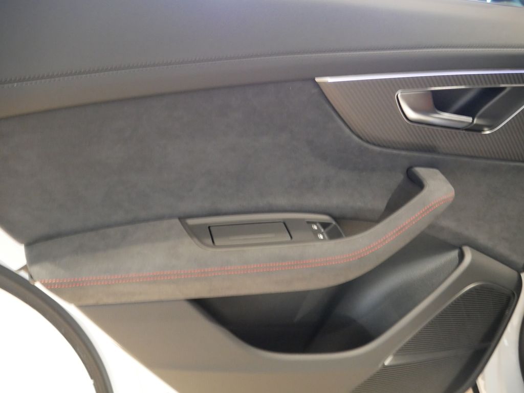 Thumbnail: 2026 Audi RS Q8 - 17