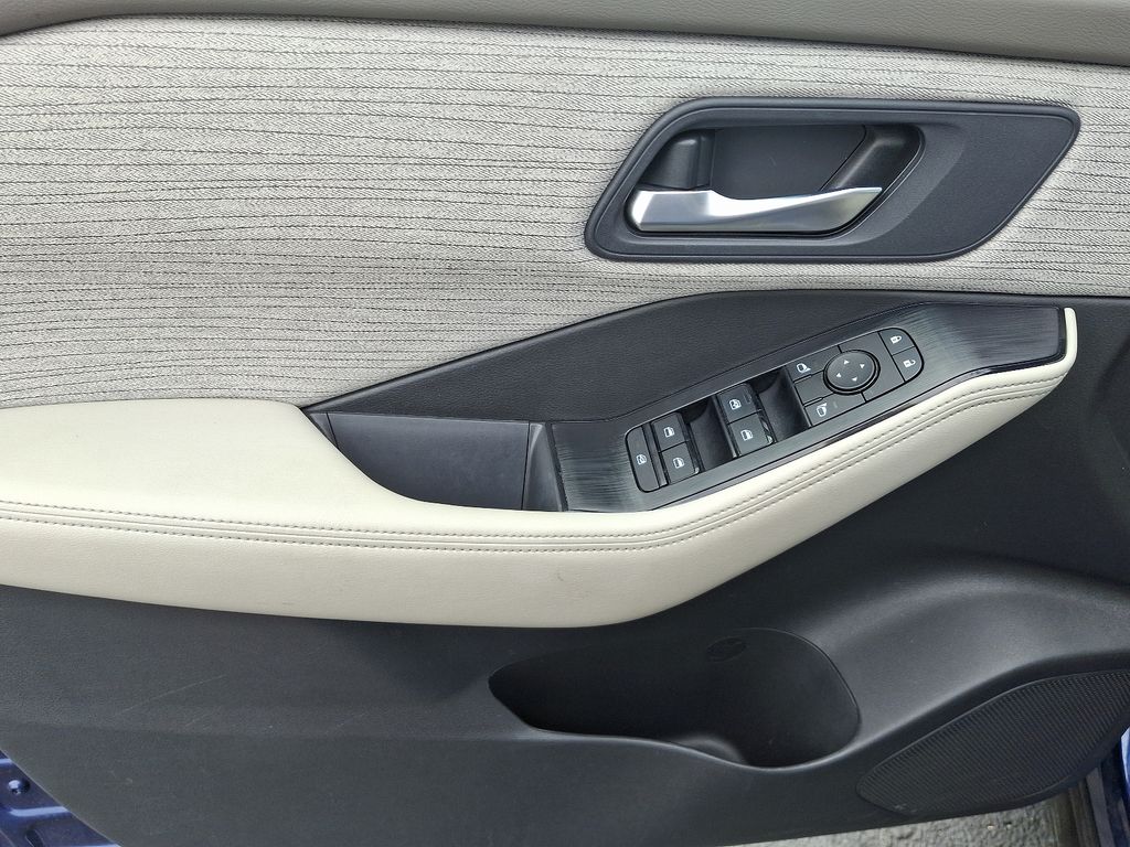 2022 Nissan Rogue SV 13