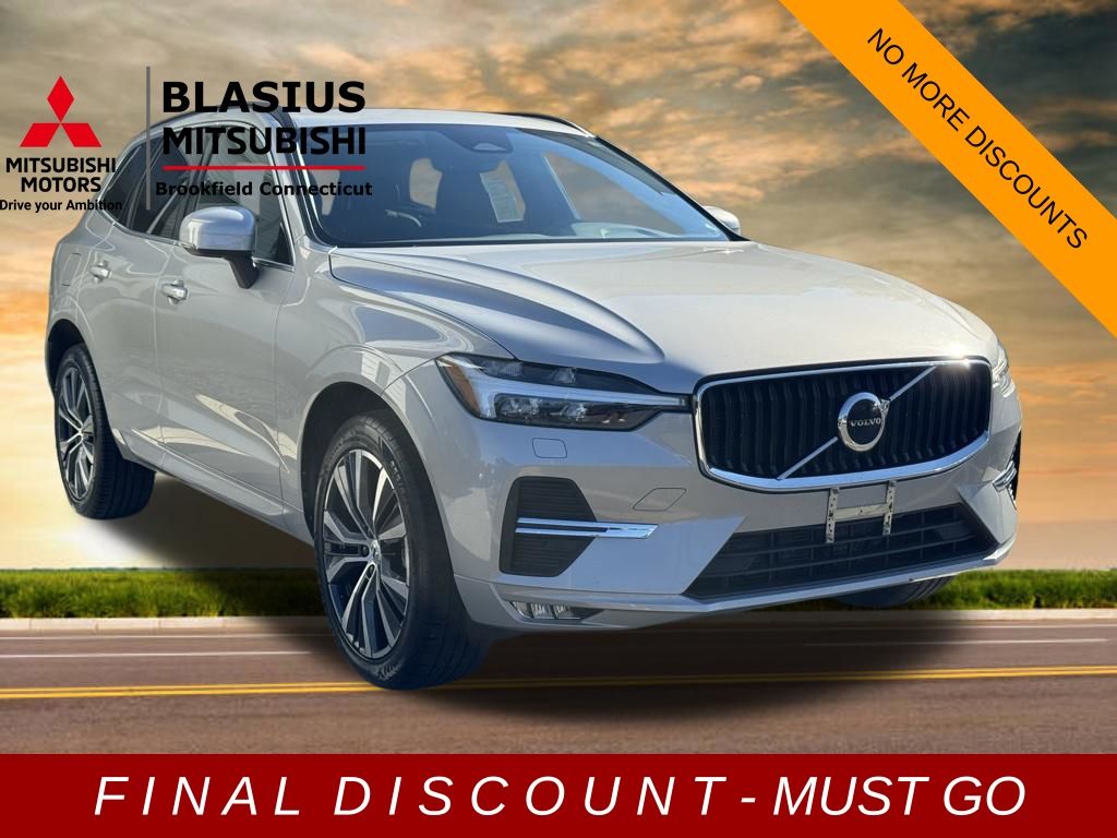 Silver 2022 Volvo XC60 B5 Momentum AWD SUV / Crossover All-Wheel Drive Automatic