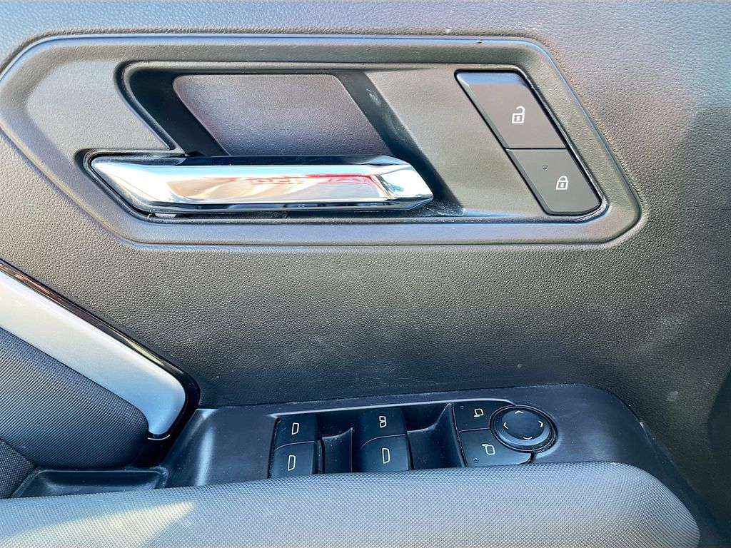 Used 2024 Gray Chevrolet Z71 image 18