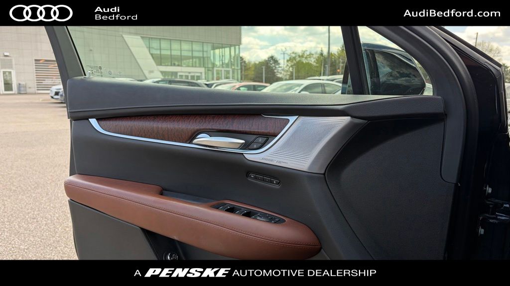 Thumbnail: 2022 Cadillac XT5 - 10