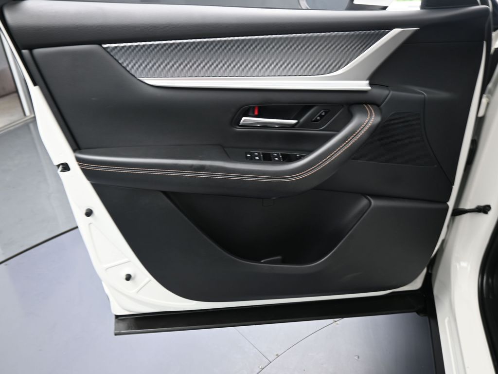Used 2025 Rhodium White Premium Mazda Preferred image 13