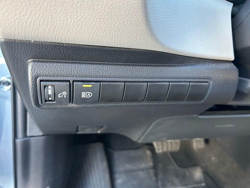 Thumbnail: 2025 Toyota Corolla - 17