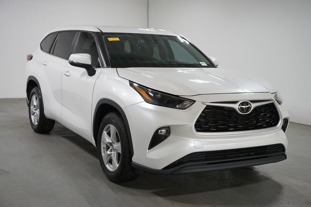 Thumbnail: 2024 Toyota Highlander - 3