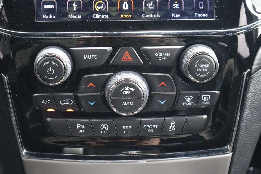 Thumbnail: 2019 Jeep Grand Cherokee - 17