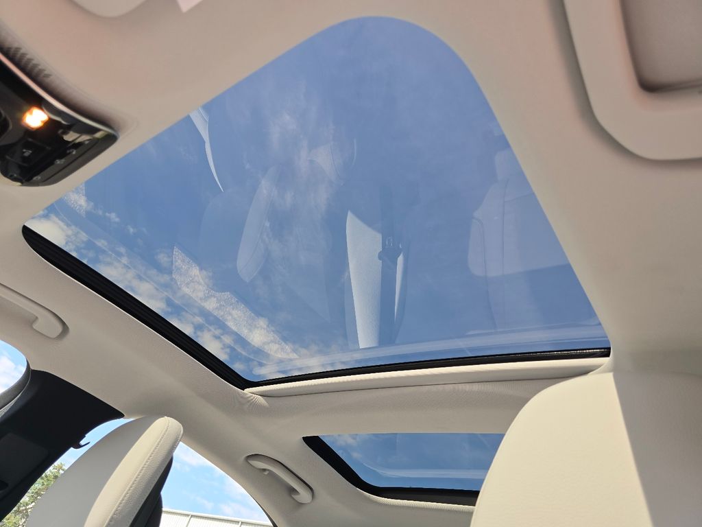 New 2026 White Mercedes-Benz C 300 image 3