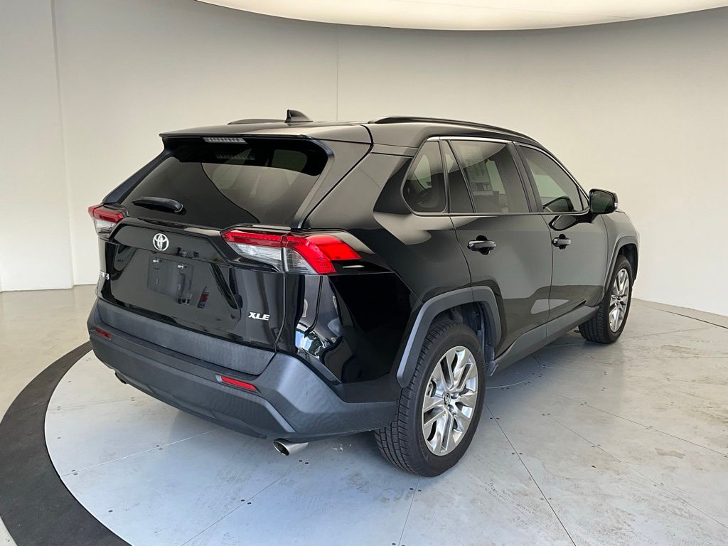 Thumbnail: 2019 Toyota RAV4 - 3