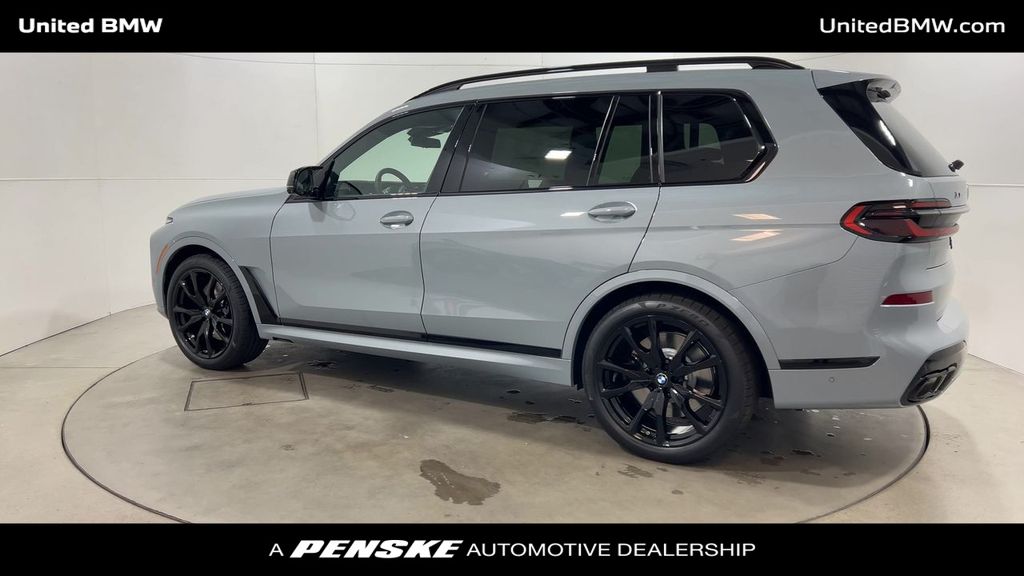 2025 BMW X7 M60i 6