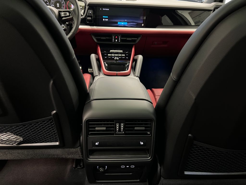 Thumbnail: 2026 Porsche Cayenne - 30