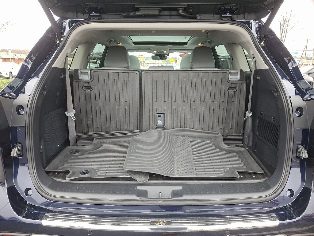 Thumbnail: 2025 Toyota Highlander - 31