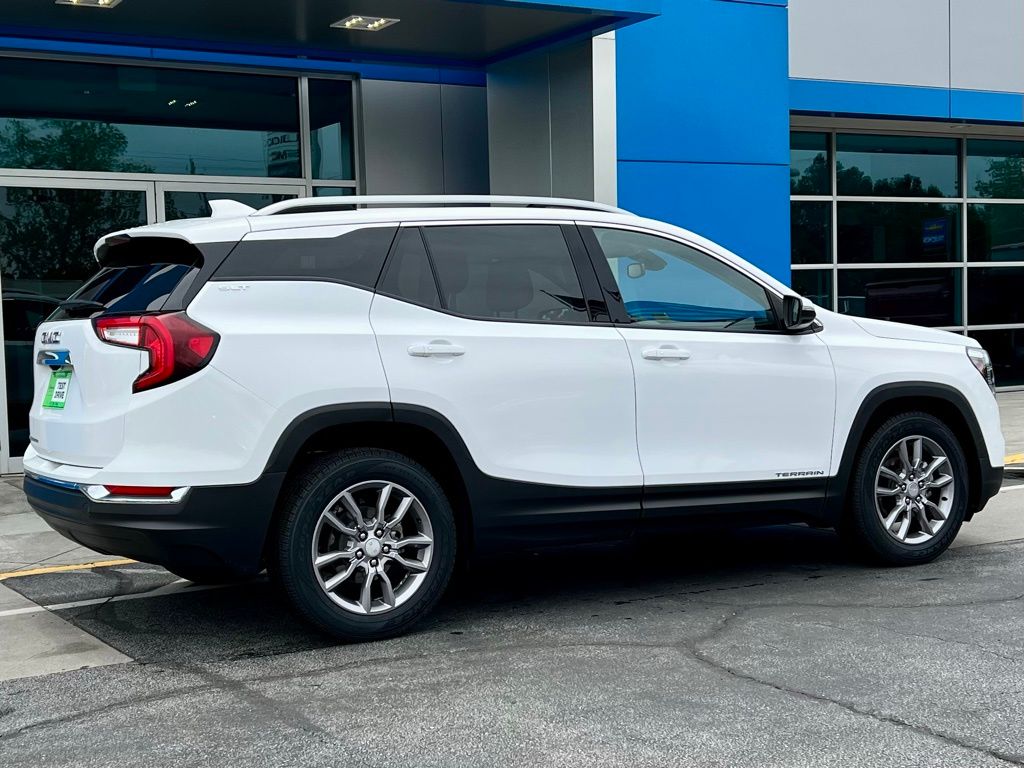 2022 GMC Terrain SLT photo