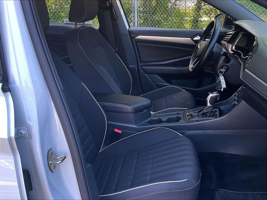2023 Volkswagen Jetta — photo 11
