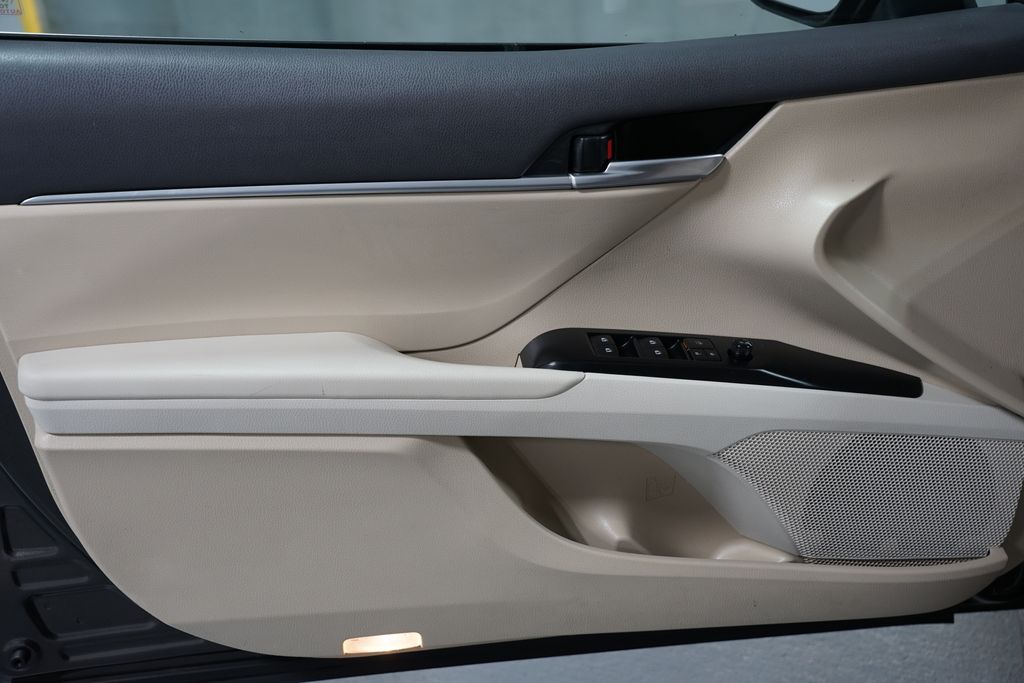 Thumbnail: 2018 Toyota Camry - 26