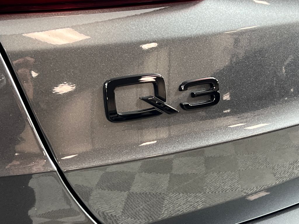 Thumbnail: 2025 Audi Q3 - 10