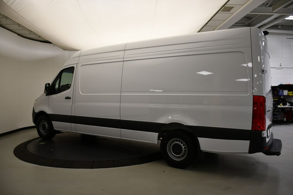Thumbnail: 2025 Mercedes-Benz Sprinter - 4