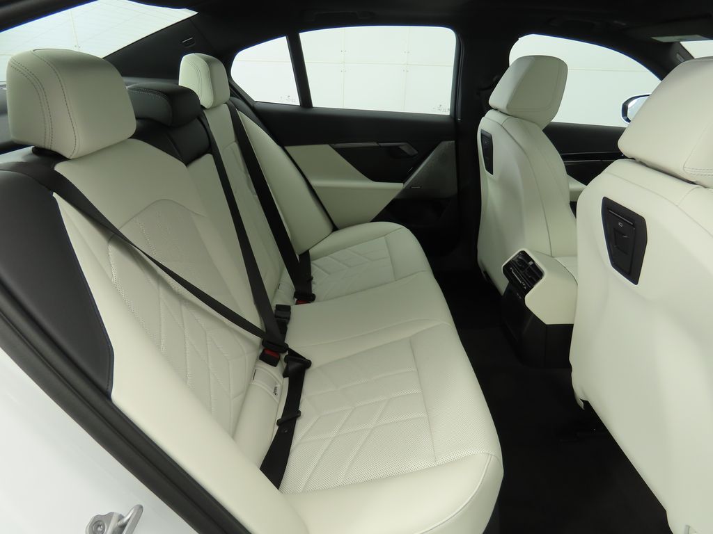 Thumbnail: 2026 BMW 5 Series - 23