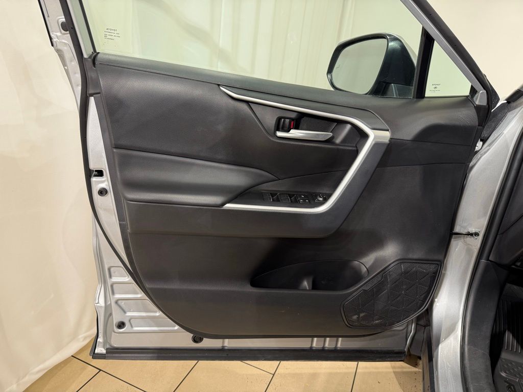 Thumbnail: 2025 Toyota RAV4 - 15