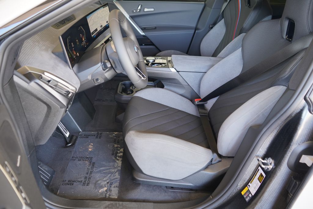 Thumbnail: 2026 BMW iX - 10