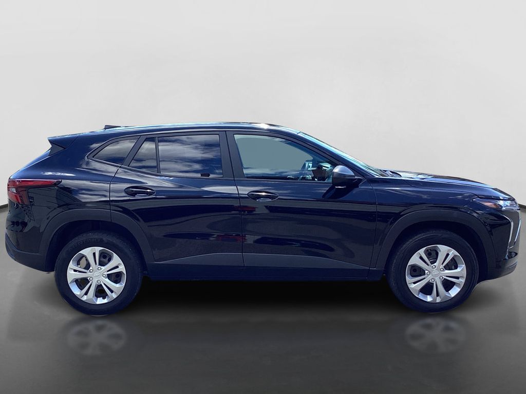 Used 2024 Chevrolet Trax SUV