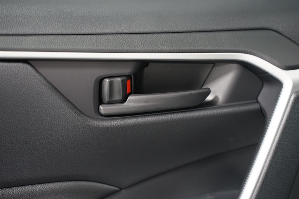 Thumbnail: 2025 Toyota RAV4 - 31