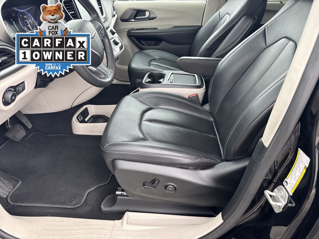 2024 Chrysler Pacifica Touring L - 11