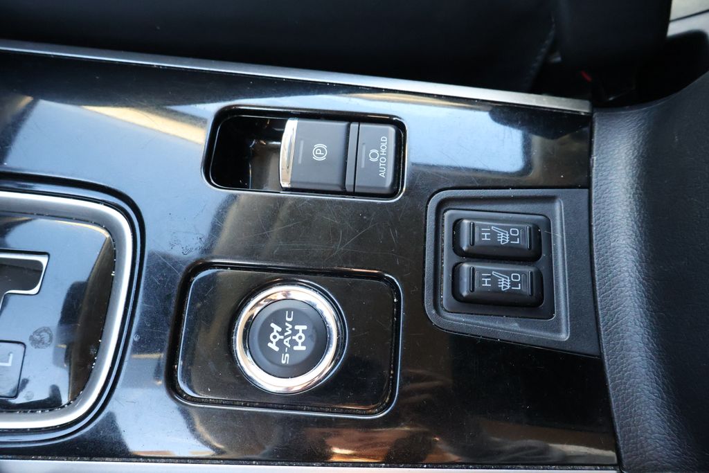 Thumbnail: 2020 Mitsubishi Outlander - 28