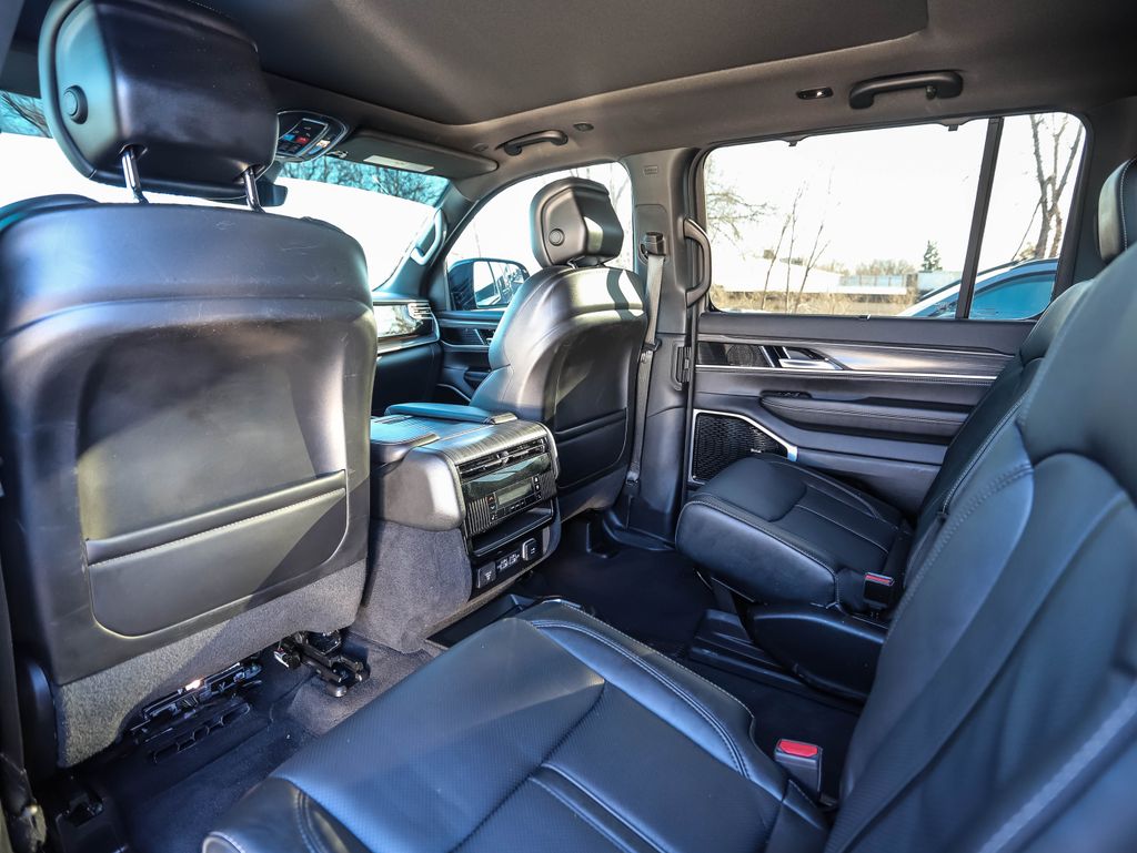 Thumbnail: 2023 Jeep Wagoneer - 21