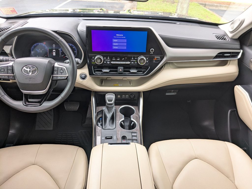Used 2023 Toyota Highlander SUV