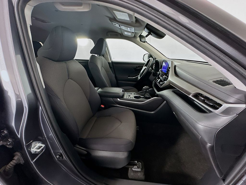 Thumbnail: 2023 Toyota Highlander - 28