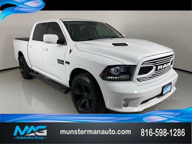 Bright White Clearcoat 2018 RAM 1500 Pickup Truck Four-Wheel Drive 8-Speed Automatic