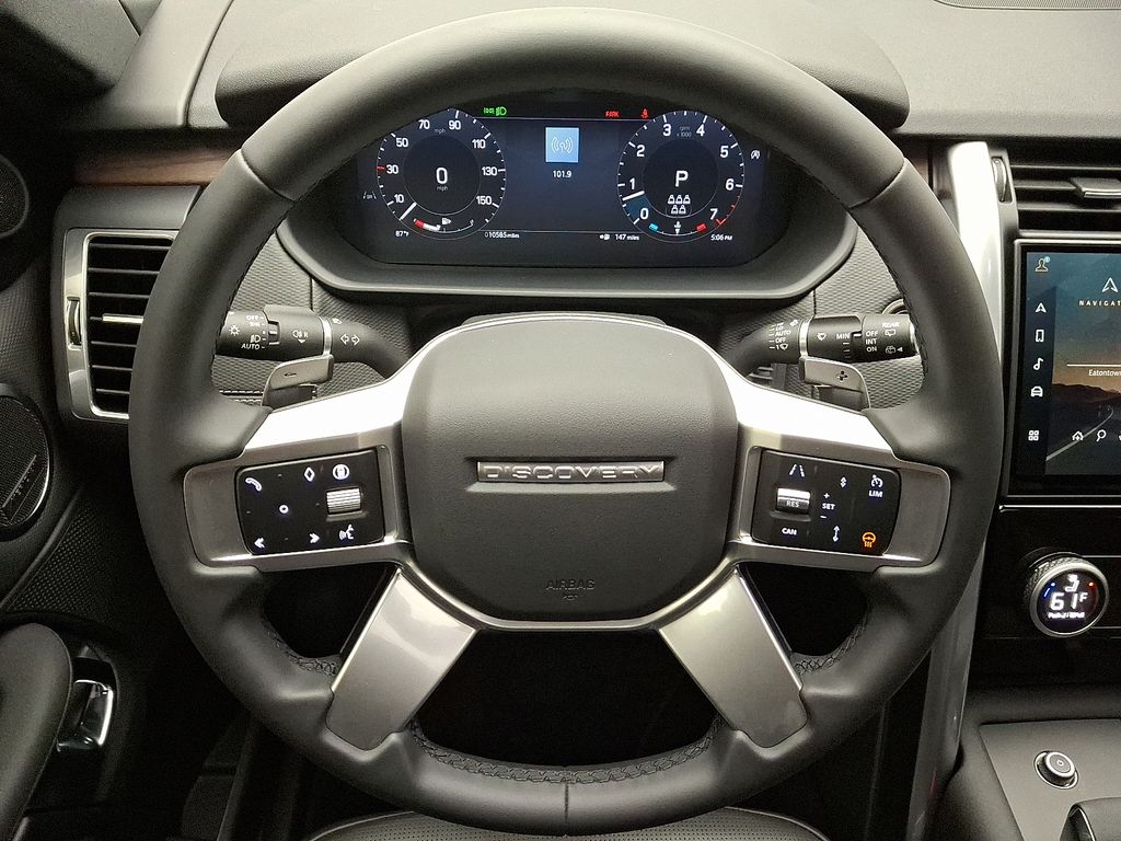 2024 Land Rover Discovery Dynamic SE 22