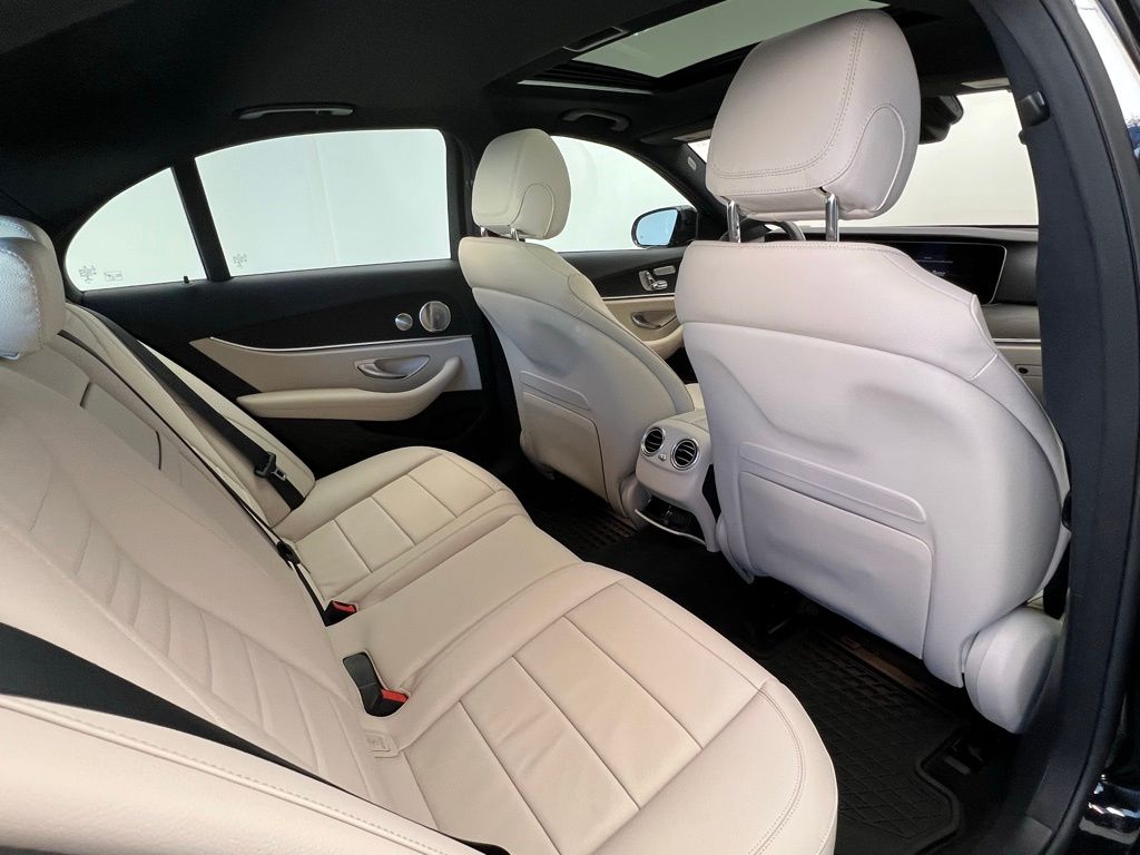 Thumbnail: 2022 Mercedes-Benz E-Class - 8