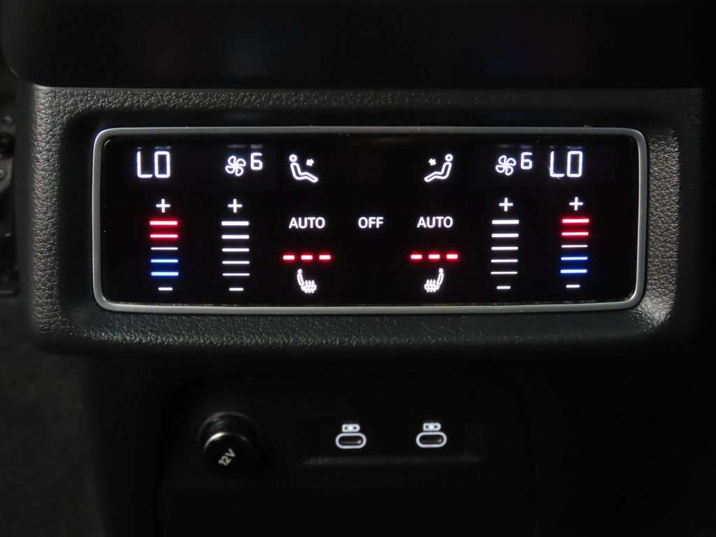 Thumbnail: 2022 Audi e-tron - 26