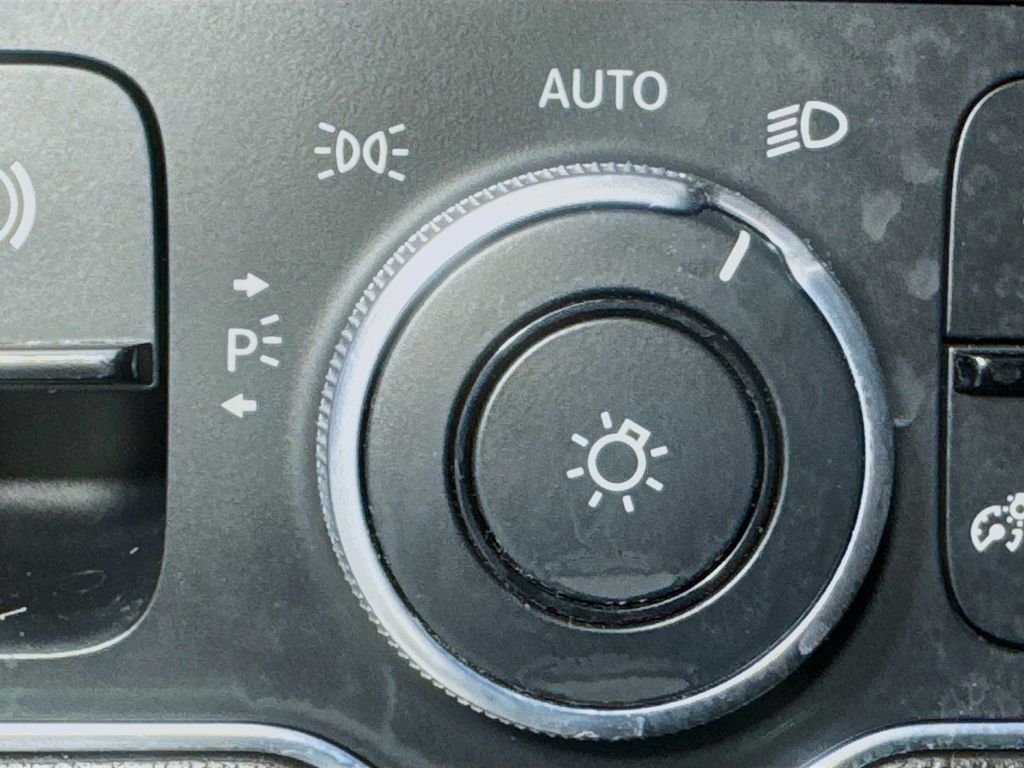 Used Car 2020 Mercedes-benz Glb  Glb 250 For Sale Under $25,000 In Austin, Texas
