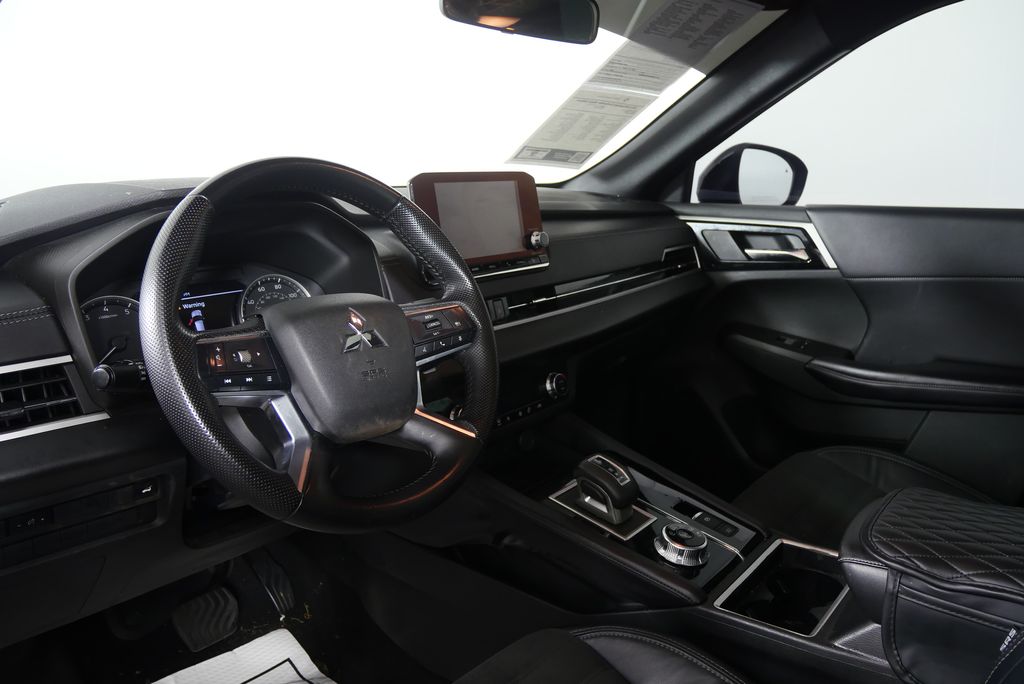 Thumbnail: 2022 Mitsubishi Outlander - 12