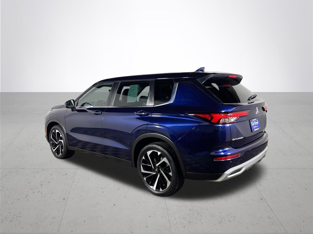 2023 Mitsubishi Outlander SE